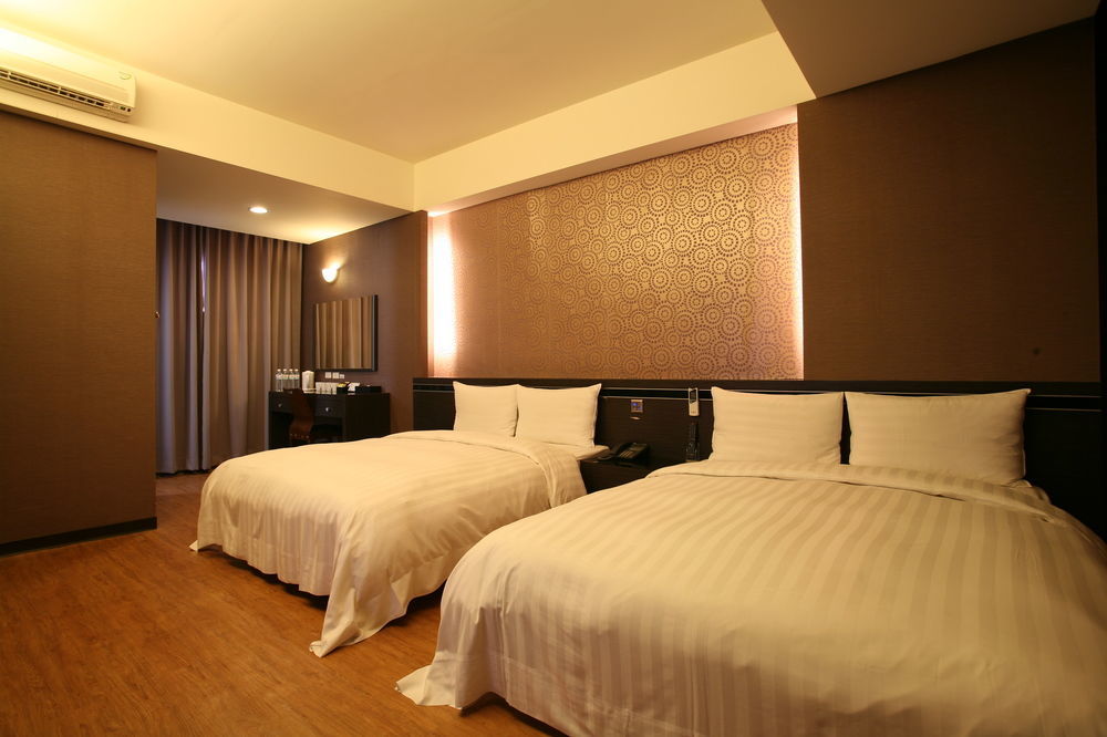 Military 75 Hotel Đài Trung Ngoại thất bức ảnh