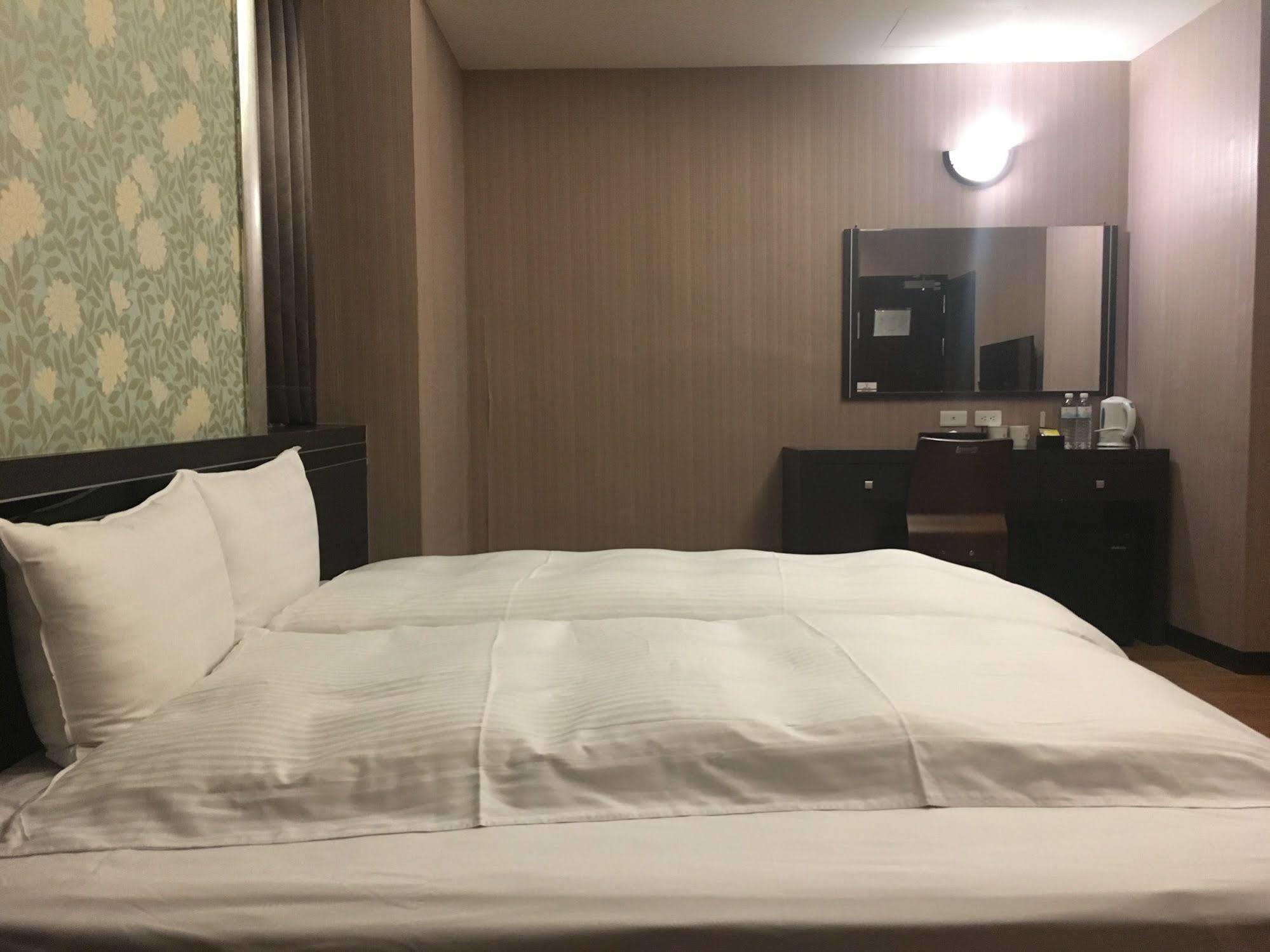 Military 75 Hotel Đài Trung Ngoại thất bức ảnh