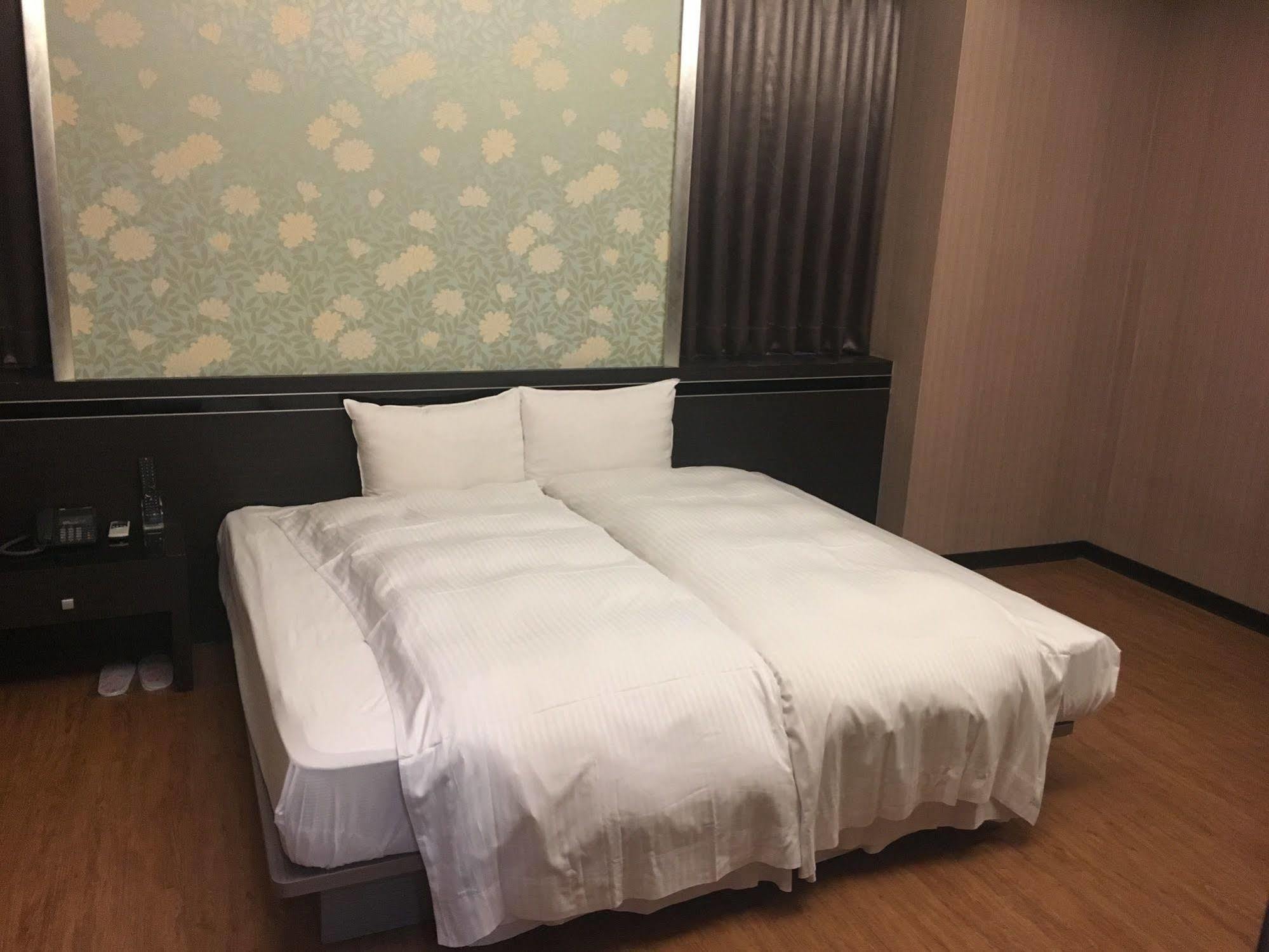 Military 75 Hotel Đài Trung Ngoại thất bức ảnh
